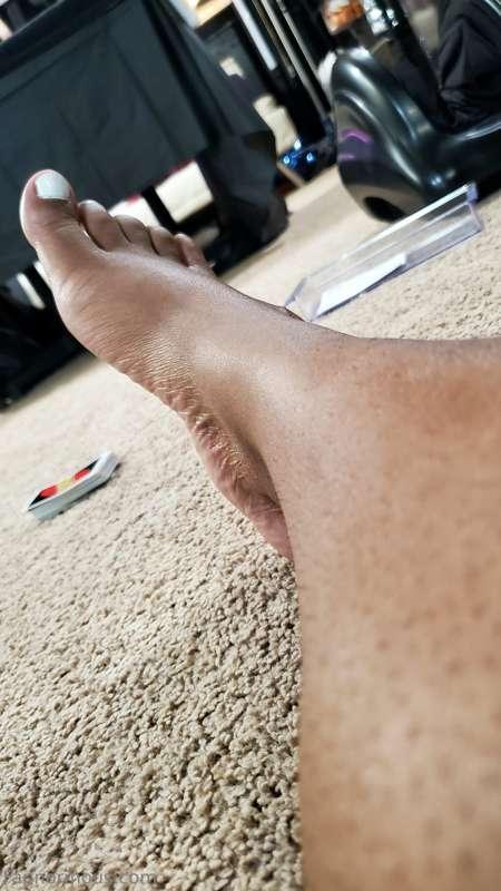 Here are a few feet pics for my foot fans :) 

Tags: feet, j..