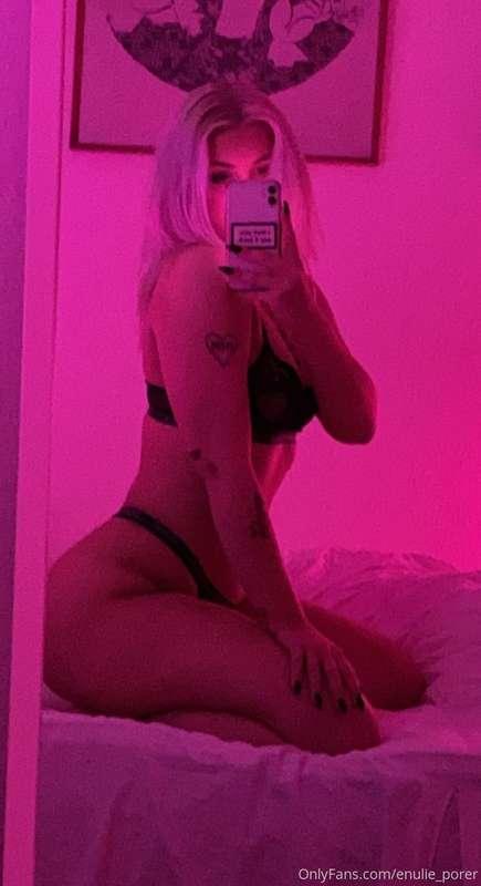We love a good pink light😈👀