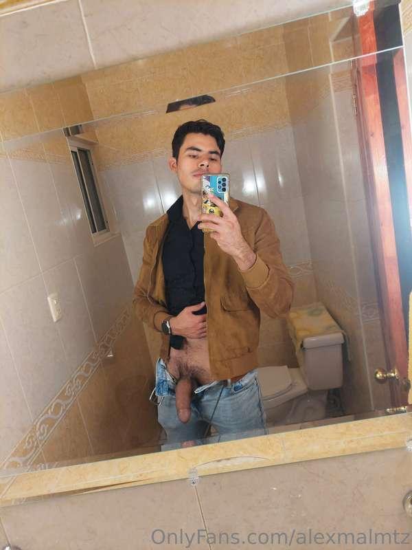 Voy llegando de la peda y sin el culito de mi novio para dor..