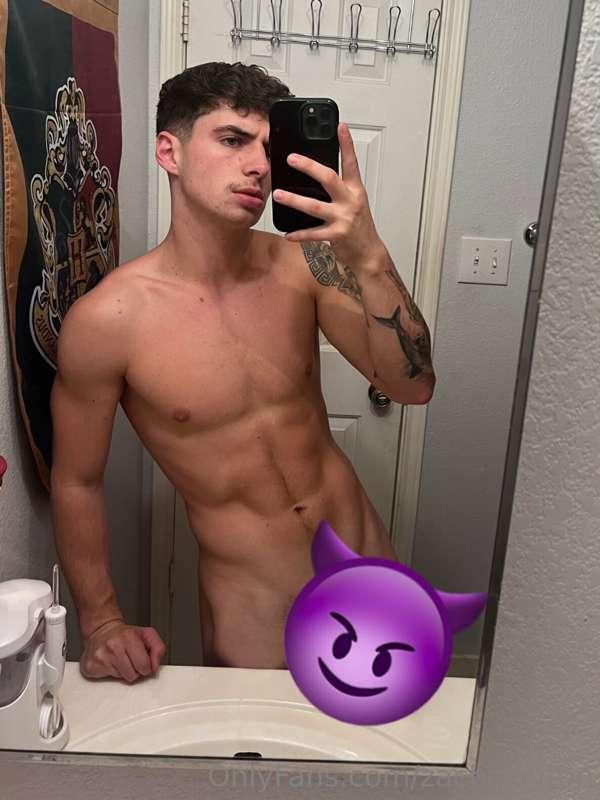 who’s tryna help me lose NNN early? 😈🍆💦  27 days of build up..