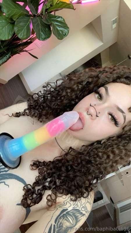 Sooo I got a fuck machine😭 i haven’t been pounded like this ..