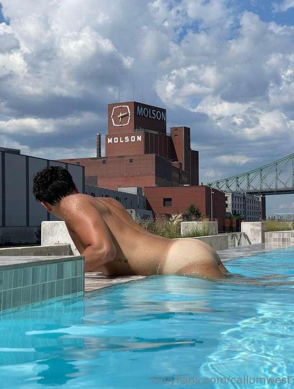 Be honest… you can’t look away, can you ? 😉
