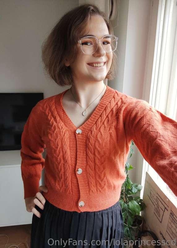 Do you like my new cardigan?

Day 10 of my Locktober challen..