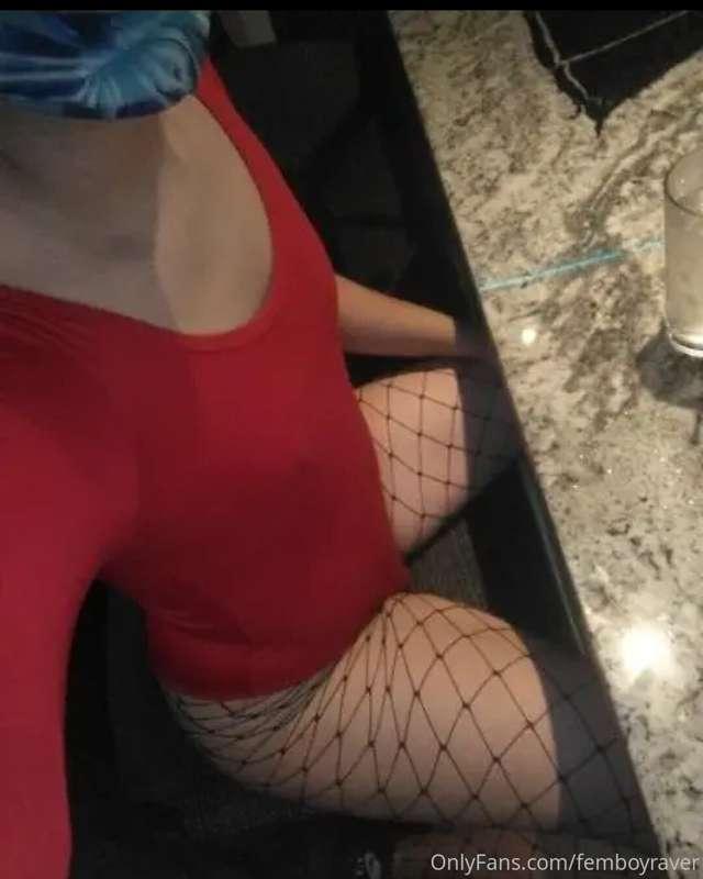 Mmmmm...so hot and horny at the bar 🍑