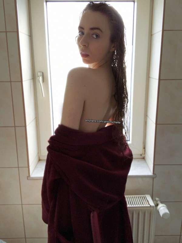 Guten Morgen aus der Dusche 😈
Gönn dir das Full Nude ohne de..