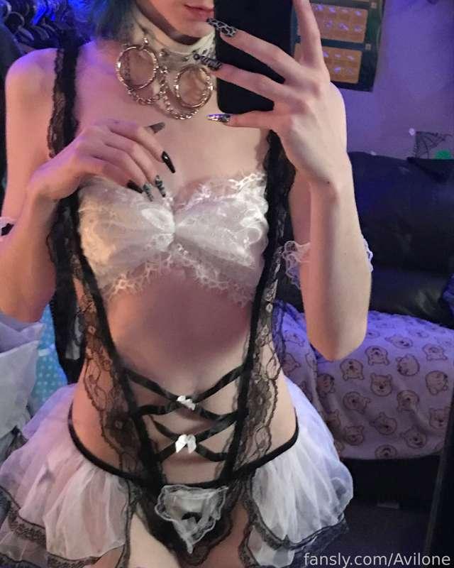 avilone image #2