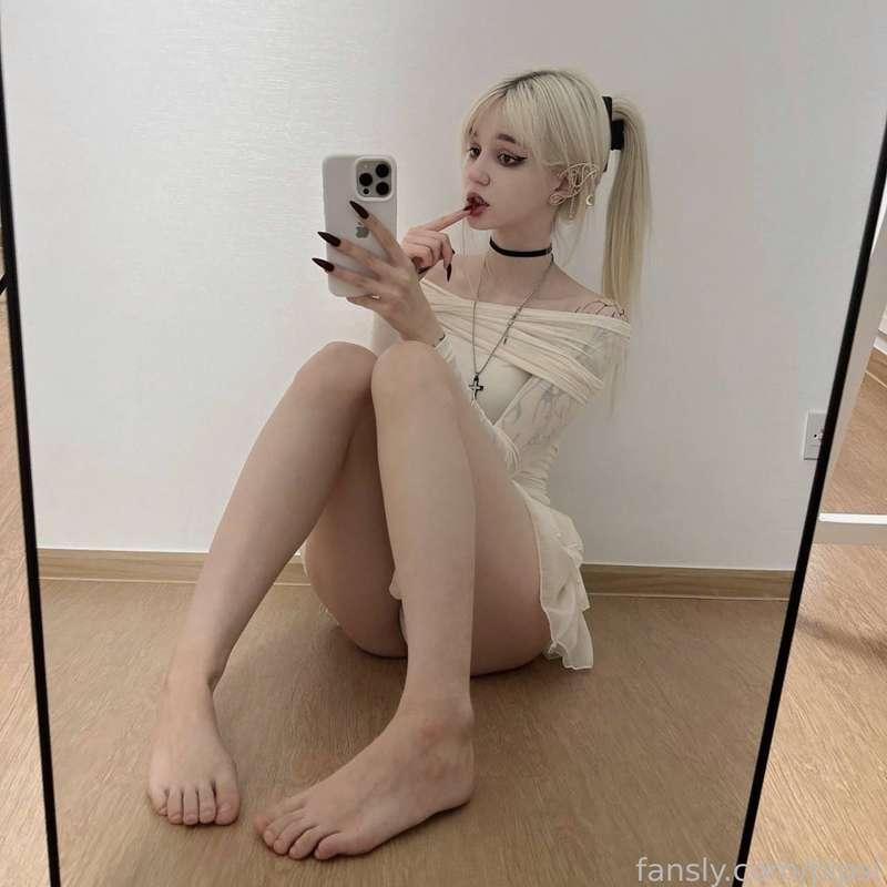 Do you think I look cute in this?🤍

#Cosplay #fyp #Egirl  #Blond #Cutie #petite #skinny #smalltits #young #18yo #babyface #TikTok  #babygirl  #gfe #gamergirl #tiny