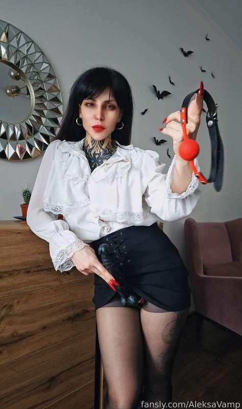 Are you using this gag on me today😜💖? and after that I will use my black toy on you?😘


#fyp #alt #goth #bigtits #tattoos #femdom #bdsm #strapon #domme #sextoy


