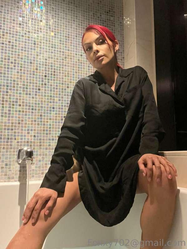 Let me show the surprise in between my legs, papi. 🤤🍆💦