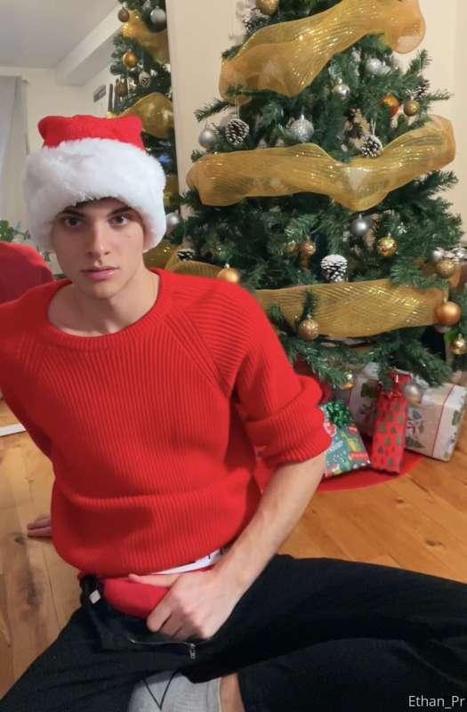 🦌🎄 I’m so horny this Christmas!🎄🦌

Have a look in your DMs f..