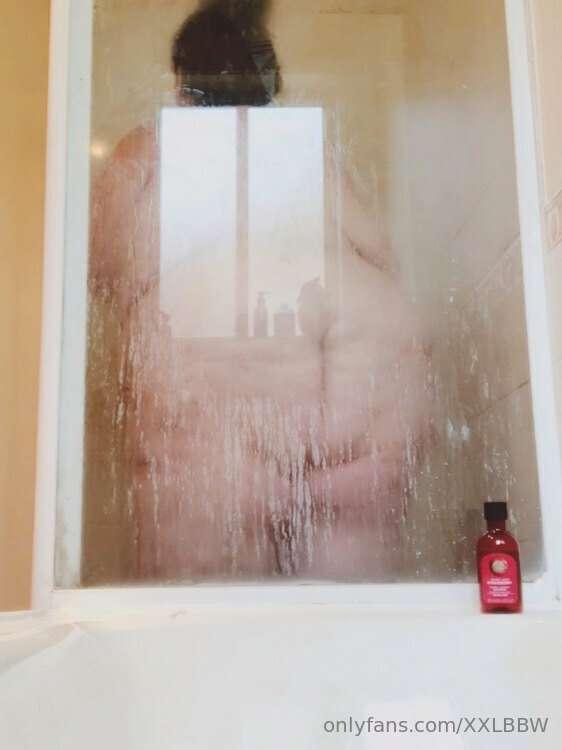 Can I put on a private show for you? DM me and let’s make it..