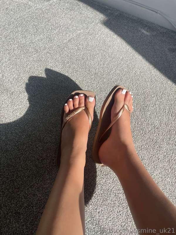 Flip Flop Season 😍Be honest what are you doing first when i ..