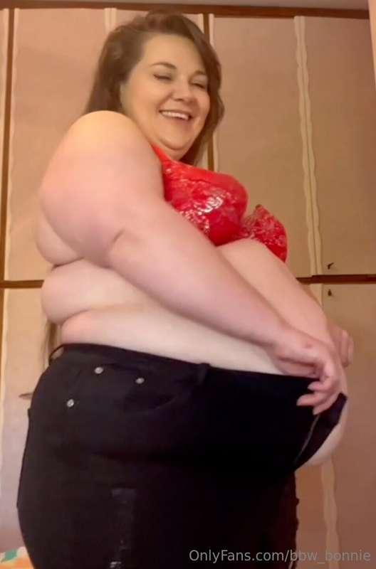 I'm such a FATTY struggling into my old jeans!🥵