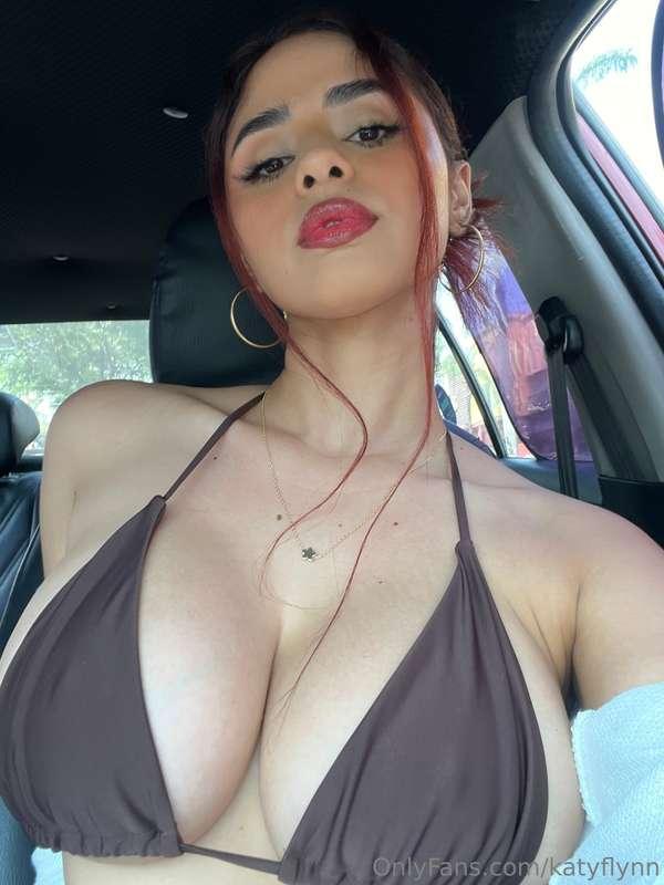 Join me for a beach day! ☀️🏖️👙