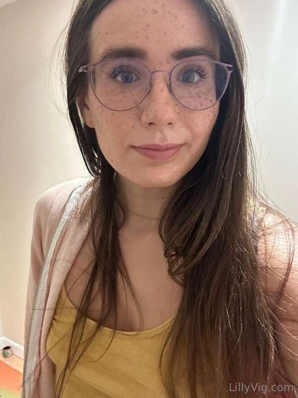 Would you let me send you selfie’s while you are at work?😇