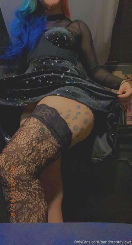 Thick thighs ☺️ Imagine how wet the pussy gets when I only h..