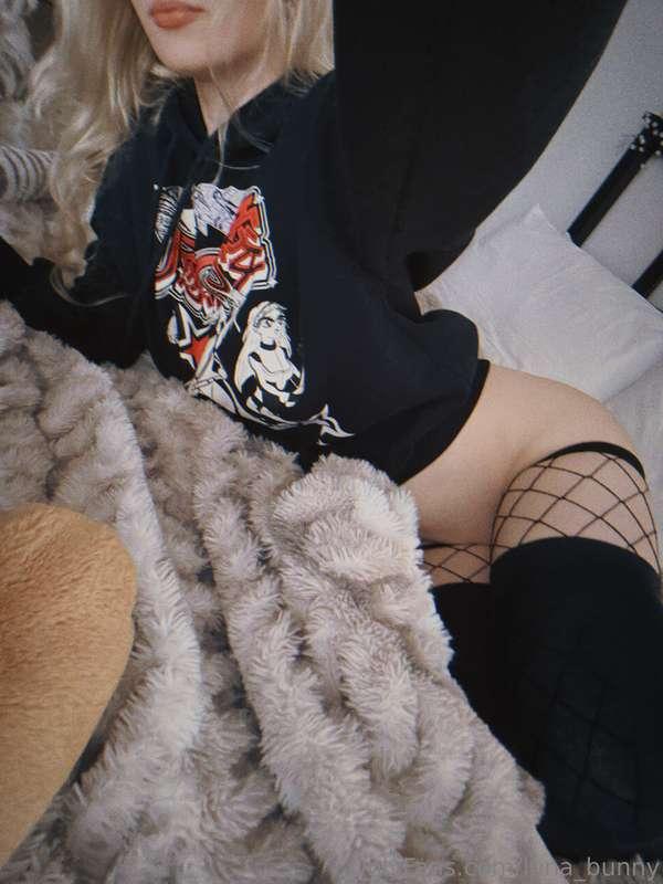 Your POV when your goth gf gets a new Polaroid camera and he..