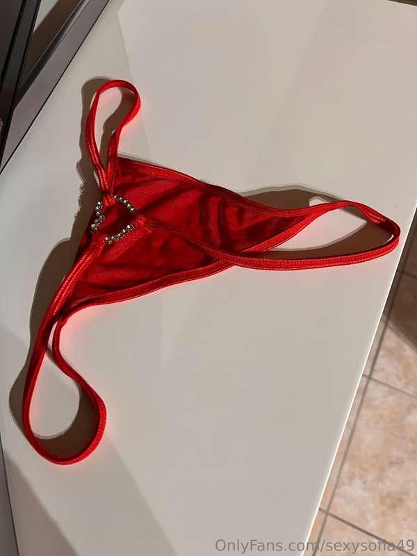 Disponibilli sexy perizoma a filo bagnate per voi per chi fo..