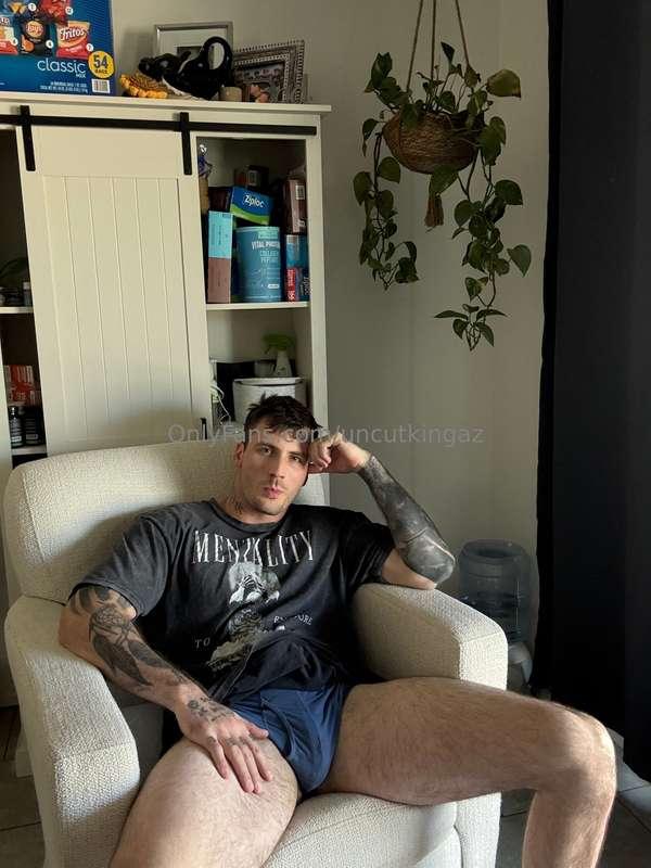 New photos that I took along with a cum video;) enjoy 