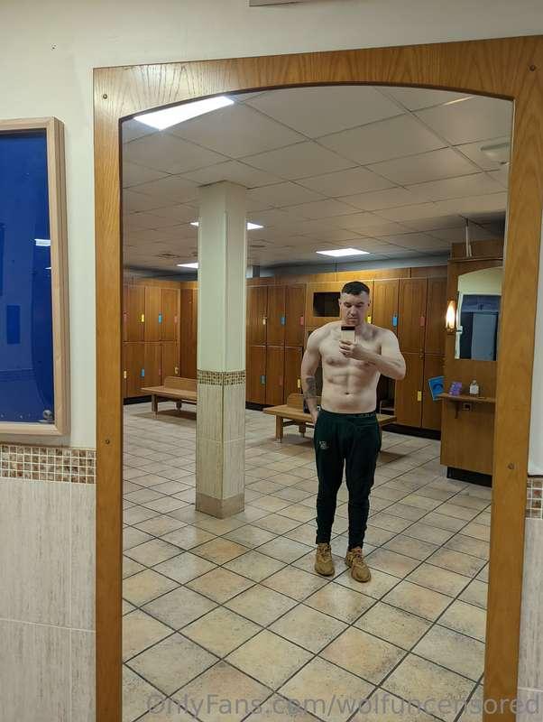 Just hit 500 subscribers 💦🥳 Go post my links places and let'..