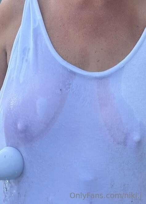 Happy 4th !! It’s going to be a wet T-shirt kinda of day 🥵
M..