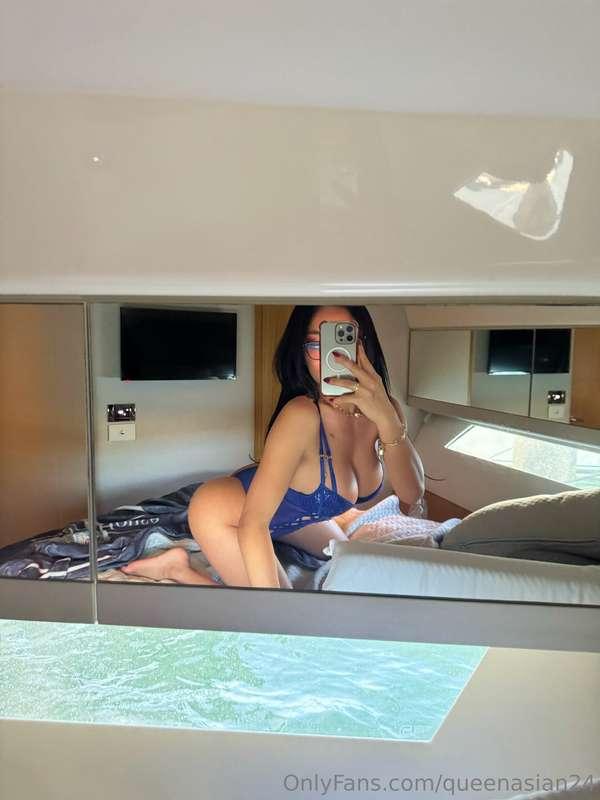 Sex inside the yatch! 🤭😝