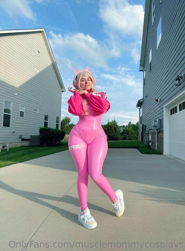 musclemommycosplays image #3