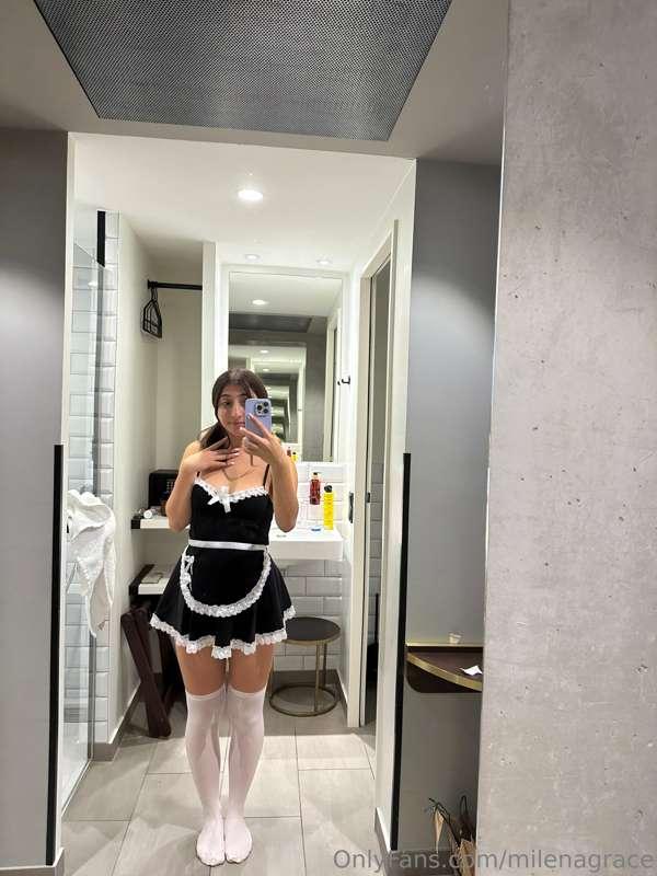 Maid for hire, available for extra serviceee 😋💦