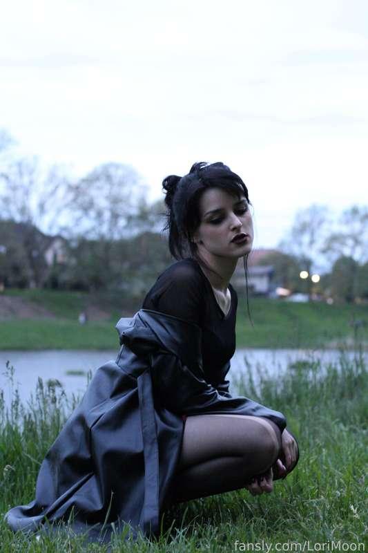do you like my grunge look?





#leather #blog #selfie #pantyhose #nylon #teen #lifestyle #goddess #brunette #paypig