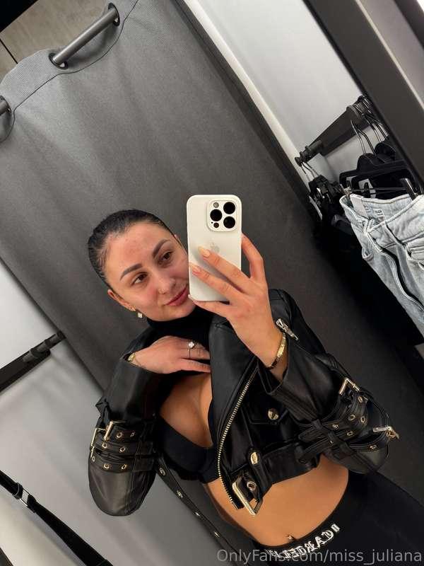 I'm supposedly choosing clothes here... but it seems like I'..