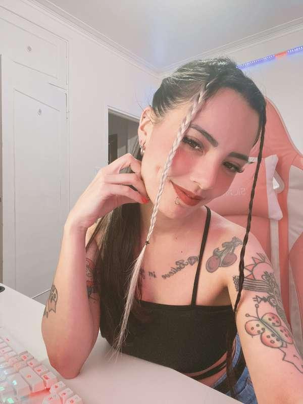 Hello guys 🖤