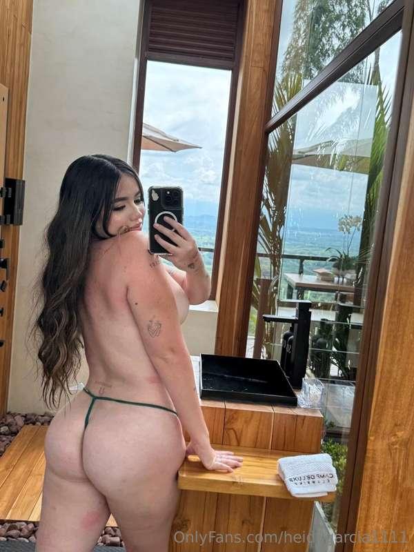 Creo que hoy amanecí muy traviesa, lo quieres comprobar ? 😏🙈