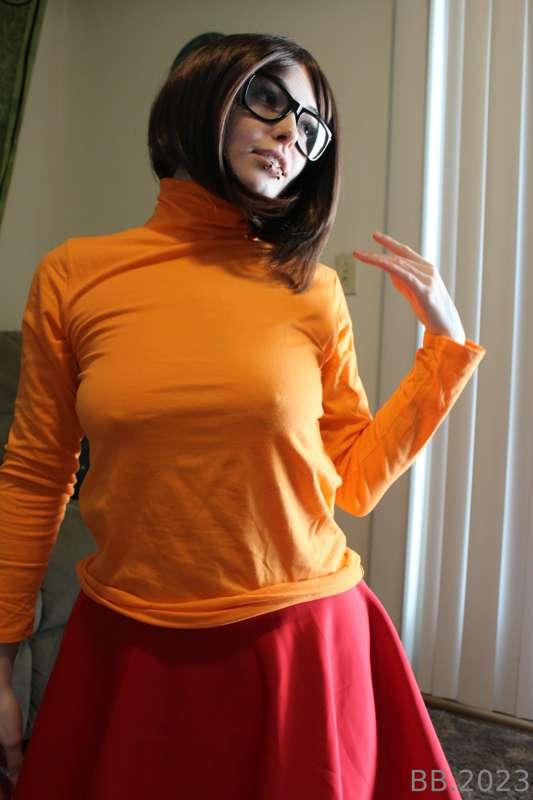 I feel like I actually look like Velma here