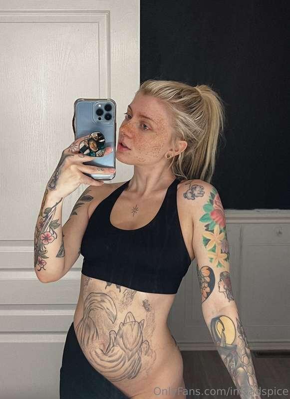 Post workout selfies as I get more and more undressed🤭❤️