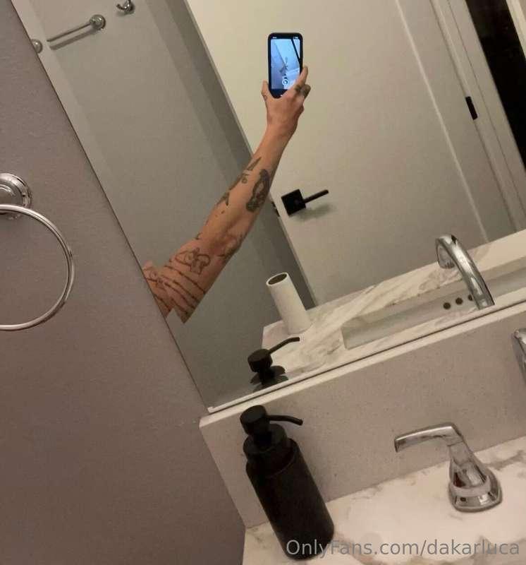 brb takin a shower, send me somethin to stroke in here ;)