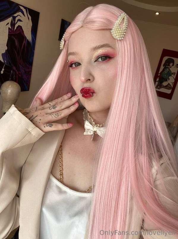 Lately I just love to experiment with bright makeup! Today I..