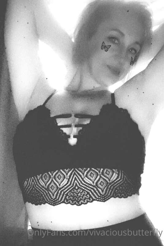 Happy Monday from your Vivacious Butterfly 🦋 Arianna… 😘 now ..