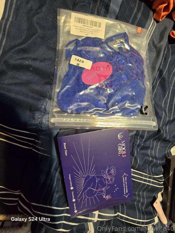My gifts that one of my sexy fan got me. I will have more pi..