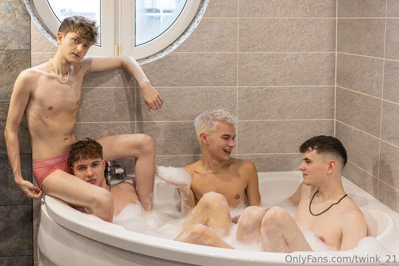 4 twinks Party🫧@avanphoenix @simoneq @chr1sox 📸 @blueboyz 