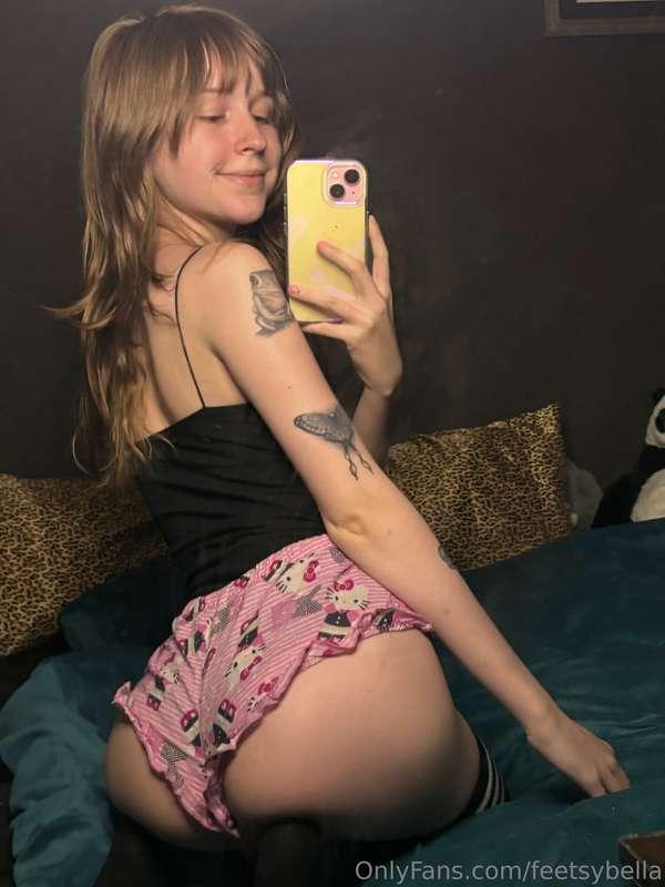 will you leave your handprints on this ass? 😉🤭🖐️