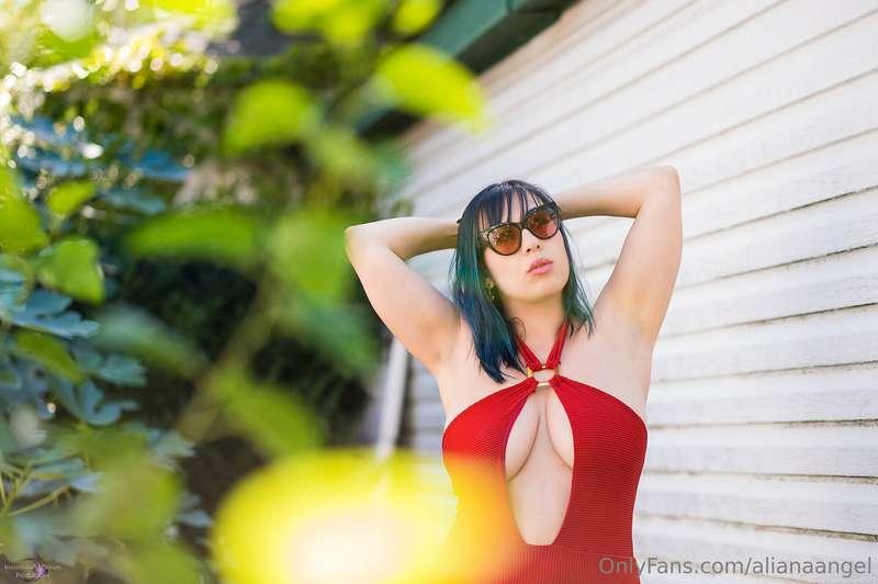 I miss the summer ☀️ I also miss streaming! Pick your day!

..