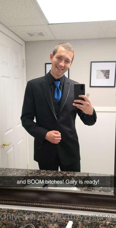 At a wedding this weekend! Suited up looking nice and dapper..