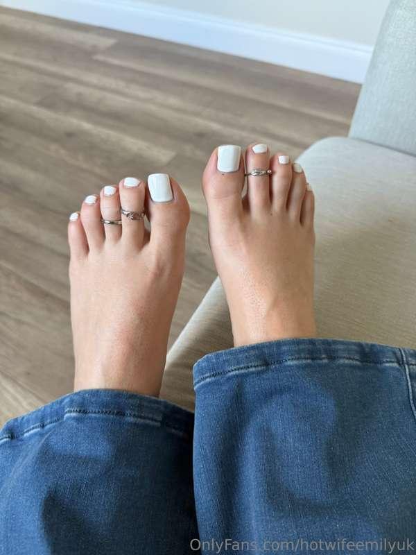 Do you like my toes? 