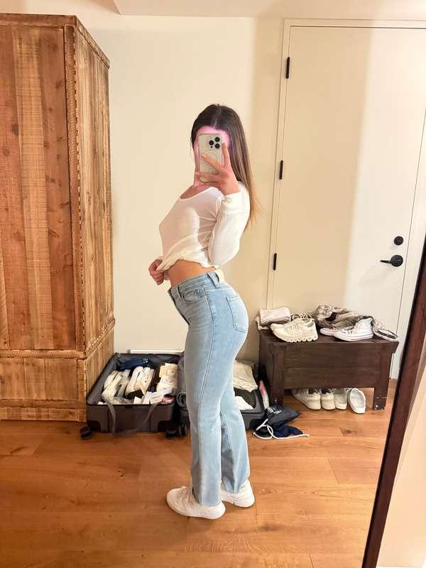 Little brunette ;) How hard would you fuck me 💦💦