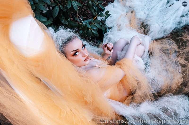 ~peachy fluff~ 🍑🧡✨

photo by Miss Mischief