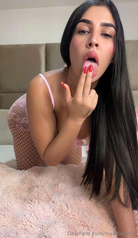 I'm online to fulfill your dirtiest desires 🥵😈u down?😍😏