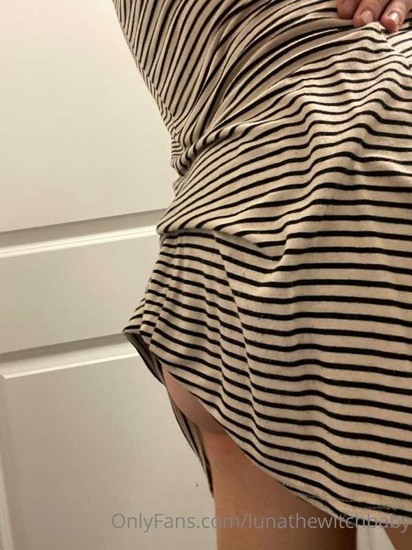 Do you wanna lift up my dress? 😋