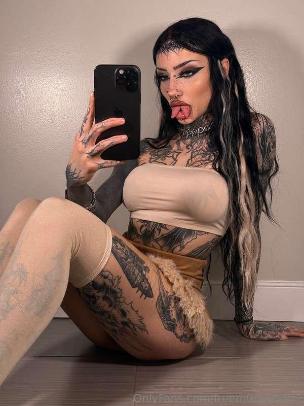 tiniest skirt known to man 😈🍑come see the REALLLL slutty stu..