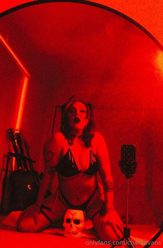 spooky szn 😈