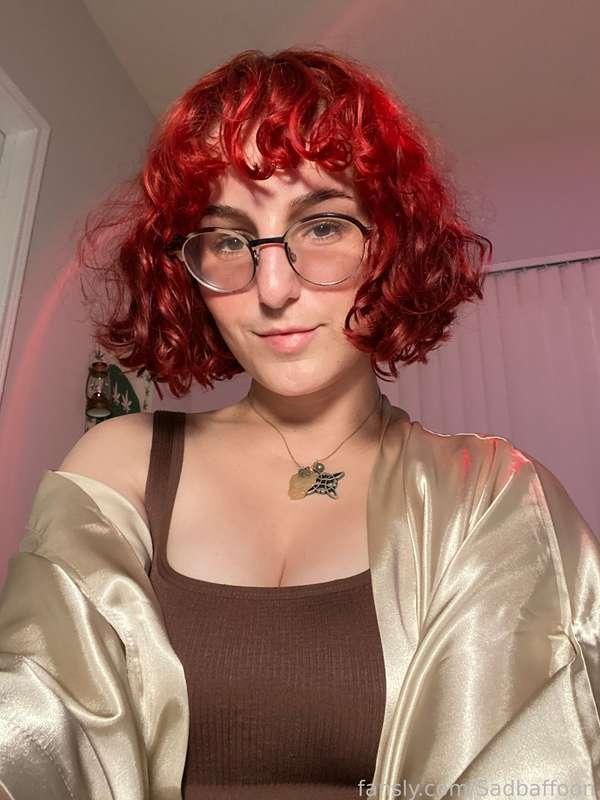 I’m live on fansly!! Come hang out with me 😚